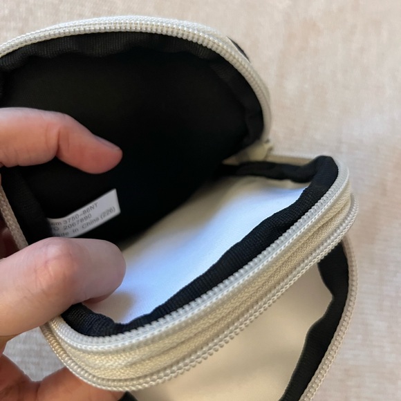 NWT Bottle Buddy Pouch w Cat & Clover Embroidery / Strap - Picture 5 of 5